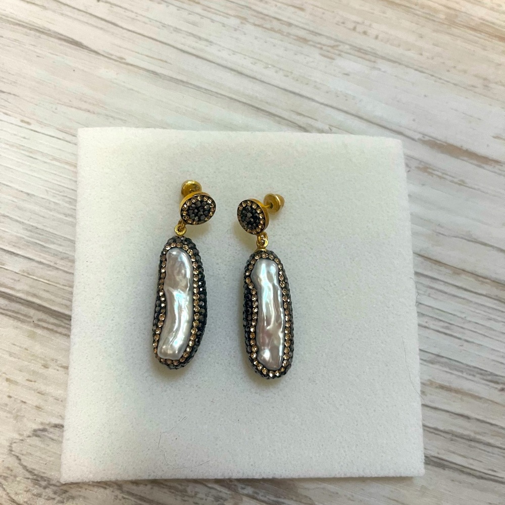 Soru Pearl Earrings